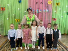 Веселей весну встречай! Веселей весну встречай!.